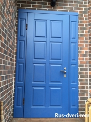 Фото стильная синяя дверь в коттедж