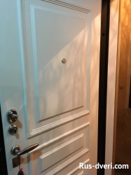 Фото белая входная дверь