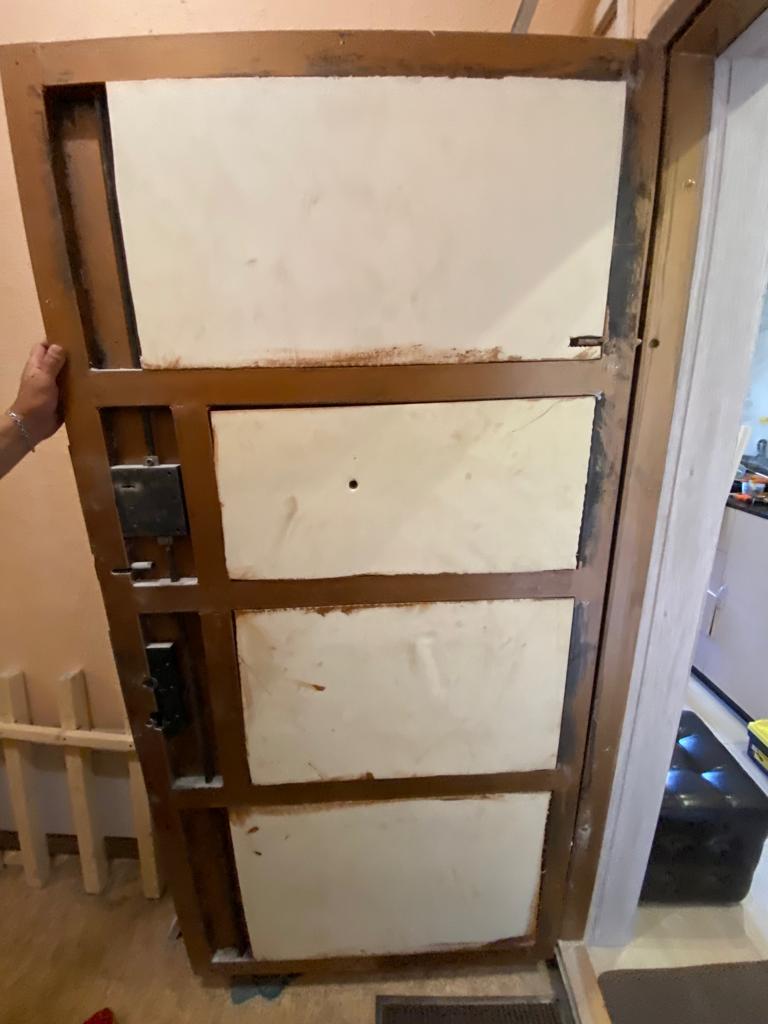 Как отремонтировать металлическую дверь в домашних условиях