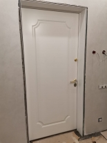 Доборы на белую входную дверь 