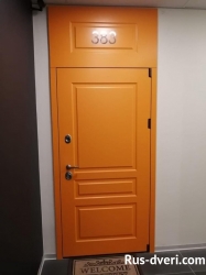 Фото железная дверь ярко-оранжевого цвета