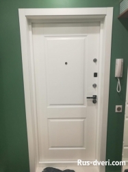 Фото белая входная дверь