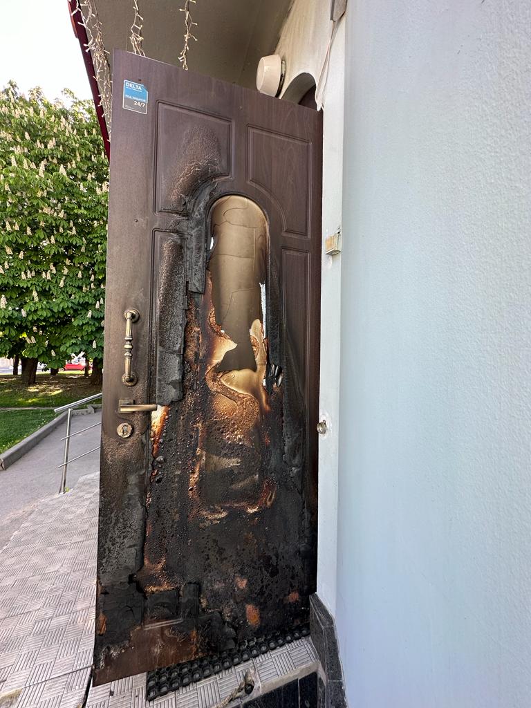 Восстановление входной двери после пожара