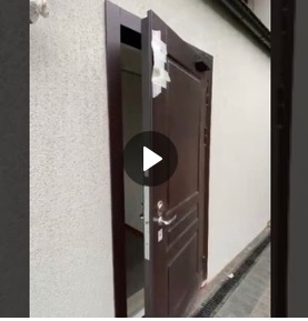 Видео с установки входной двери с доводчиками